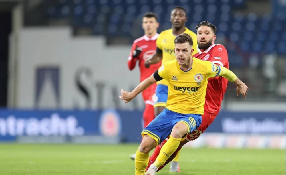 在赛场上快 在赛场上快