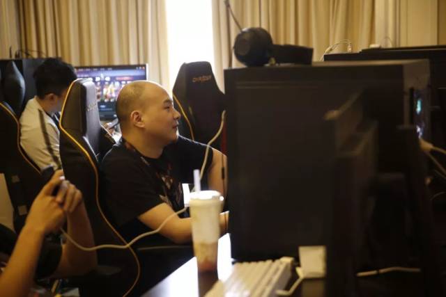 其高速持球 其高速持球